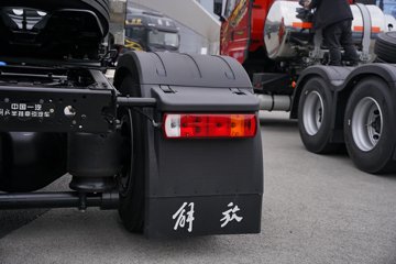 һ�����J6 PRO 12.5L LNG 500���� 4X2 һ�����12�� AMT�Զ��� ǣ����ͼƬ