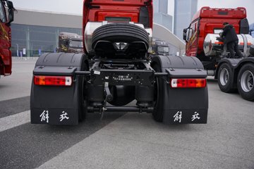 һ�����J6 PRO 12.5L LNG 500���� 4X2 һ�����12�� AMT�Զ��� ǣ����ͼƬ