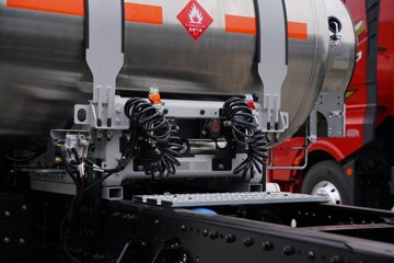 һ�����J6 PRO 12.5L LNG 500���� 4X2 һ�����12�� AMT�Զ��� ǣ����ͼƬ