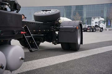 һ�����J6 PRO 12.5L LNG 500���� 4X2 һ�����12�� AMT�Զ��� ǣ����ͼƬ