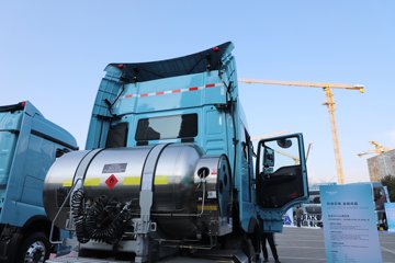 ��������(HOWO) TX7-N 12.5L LNG 530���� 6X4 �й�����12�� ǣ����ͼƬ