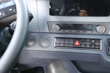 ��������(HOWO) TX7-N 12.5L LNG 530���� 6X4 �й�����12�� ǣ����ͼƬ