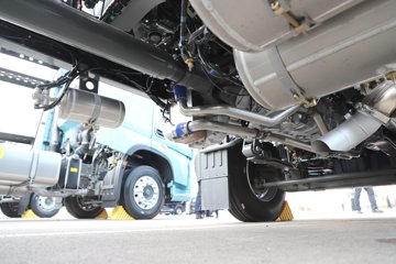 ��������(HOWO) TX7-N 12.5L LNG 530���� 6X4 �й�����12�� ǣ����ͼƬ