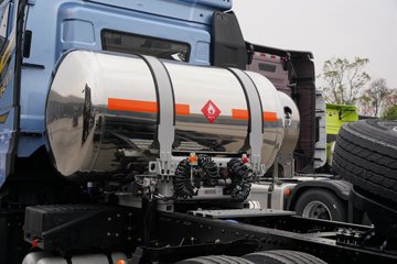 һ�����J6 PRO 12.5L LNG 500���� 6X4 һ�����12�� ǣ����ͼƬ