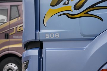 һ�����J6 PRO 12.5L LNG 500���� 6X4 һ�����12�� ǣ����ͼƬ