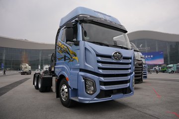 12.5L LNG 500马力 6X4 一汽解放12档 牵引车