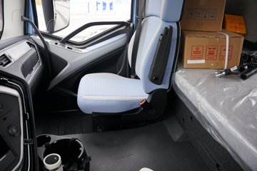 һ�����J6 PRO 12.5L LNG 500���� 6X4 һ�����12�� ǣ����ͼƬ