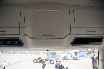 һ�����J6 PRO 12.5L LNG 500���� 6X4 һ�����12�� ǣ����ͼƬ