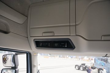 һ�����J6 PRO 12.5L LNG 500���� 6X4 һ�����12�� ǣ����ͼƬ