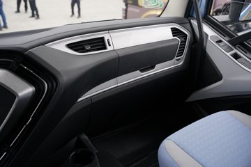 һ�����J6 PRO 12.5L LNG 500���� 6X4 һ�����12�� ǣ����ͼƬ