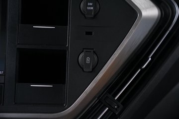 һ�����J6 PRO 12.5L LNG 500���� 6X4 һ�����12�� ǣ����ͼƬ