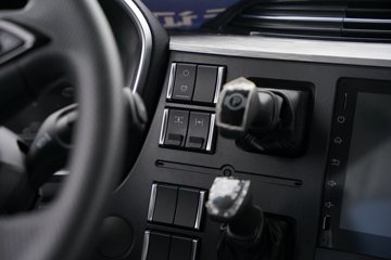 һ�����J6 PRO 12.5L LNG 500���� 6X4 һ�����12�� ǣ����ͼƬ