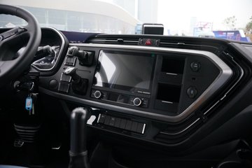 һ�����J6 PRO 12.5L LNG 500���� 6X4 һ�����12�� ǣ����ͼƬ