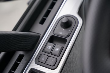 һ�����J6 PRO 12.5L LNG 500���� 6X4 һ�����12�� ǣ����ͼƬ