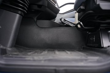 һ�����J6 PRO 12.5L LNG 500���� 6X4 һ�����12�� ǣ����ͼƬ