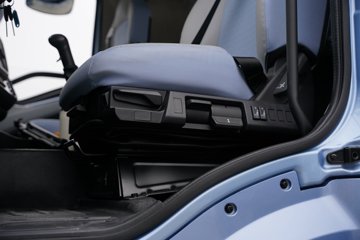 һ�����J6 PRO 12.5L LNG 500���� 6X4 һ�����12�� ǣ����ͼƬ