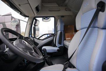 һ�����J6 PRO 12.5L LNG 500���� 6X4 һ�����12�� ǣ����ͼƬ