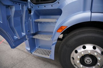 һ�����J6 PRO 12.5L LNG 500���� 6X4 һ�����12�� ǣ����ͼƬ