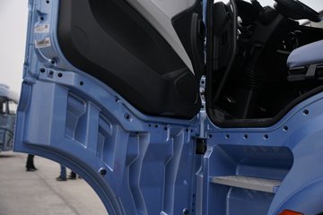 һ�����J6 PRO 12.5L LNG 500���� 6X4 һ�����12�� ǣ����ͼƬ