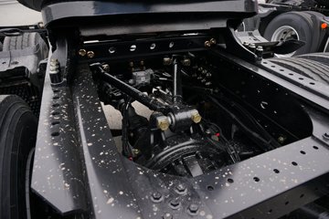 һ�����J6 PRO 12.5L LNG 500���� 6X4 һ�����12�� ǣ����ͼƬ