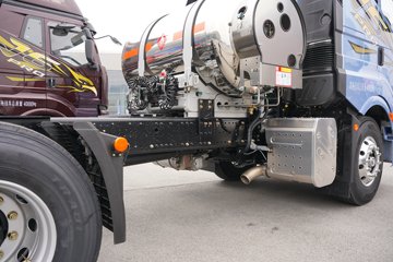 һ�����J6 PRO 12.5L LNG 500���� 6X4 һ�����12�� ǣ����ͼƬ