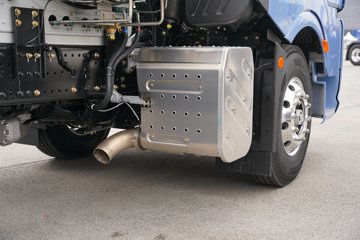 һ�����J6 PRO 12.5L LNG 500���� 6X4 һ�����12�� ǣ����ͼƬ