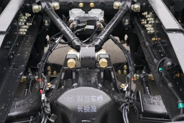 һ�����J6 PRO 12.5L LNG 500���� 6X4 һ�����12�� ǣ����ͼƬ