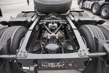 һ�����J6 PRO 12.5L LNG 500���� 6X4 һ�����12�� ǣ����ͼƬ