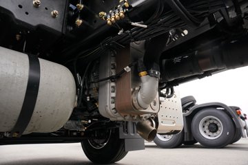 һ�����J6 PRO 12.5L LNG 500���� 6X4 һ�����12�� ǣ����ͼƬ