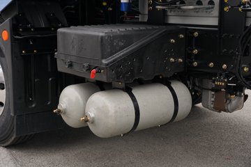 һ�����J6 PRO 12.5L LNG 500���� 6X4 һ�����12�� ǣ����ͼƬ