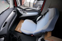 一汽解放J6 PRO 13.2L LNG 530马力 6X4 一汽解放12档 危险品牵引车