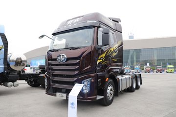 12.5L柴油 540马力 6X4 一汽解放12档 AMT自动档 牵引车