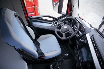 һ�����J6 PRO 11.1L���� 460���� 4X2 һ�����12�� ǣ����ͼƬ