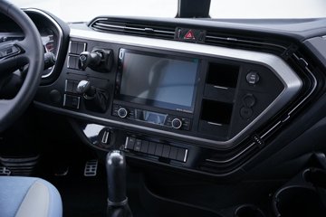 һ�����J6 PRO 11.1L���� 460���� 4X2 һ�����12�� ǣ����ͼƬ