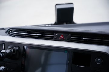 һ�����J6 PRO 11.1L���� 460���� 4X2 һ�����12�� ǣ����ͼƬ