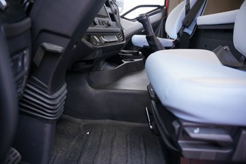 һ�����J6 PRO 11.1L���� 460���� 4X2 һ�����12�� ǣ����ͼƬ