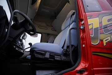 һ�����J6 PRO 11.1L���� 460���� 4X2 һ�����12�� ǣ����ͼƬ