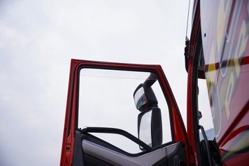 һ�����J6 PRO 11.1L���� 460���� 4X2 һ�����12�� ǣ����ͼƬ