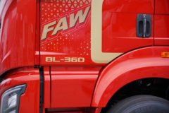 一汽解放J6G 领航版 7.8L柴油 360马力 4X2 一汽解放10档 6.75米排半仓栅式载货车 一汽解放J6G 领航版 7.8L柴油 360马力 4X2 一汽解放10档 6.75米排半仓栅式载货车