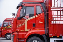 一汽解放J6G 领航版 7.8L柴油 360马力 4X2 一汽解放10档 6.75米排半仓栅式载货车 一汽解放J6G 领航版 7.8L柴油 360马力 4X2 一汽解放10档 6.75米排半仓栅式载货车