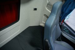 一汽解放J6G 领航版 7.8L柴油 360马力 4X2 一汽解放10档 6.75米排半仓栅式载货车 一汽解放J6G 领航版 7.8L柴油 360马力 4X2 一汽解放10档 6.75米排半仓栅式载货车