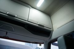 一汽解放J6G 领航版 7.8L柴油 360马力 4X2 一汽解放10档 6.75米排半仓栅式载货车 一汽解放J6G 领航版 7.8L柴油 360马力 4X2 一汽解放10档 6.75米排半仓栅式载货车