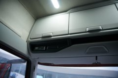 一汽解放J6G 领航版 7.8L柴油 360马力 4X2 一汽解放10档 6.75米排半仓栅式载货车 一汽解放J6G 领航版 7.8L柴油 360马力 4X2 一汽解放10档 6.75米排半仓栅式载货车