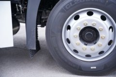 一汽解放J6G 领航版 7.8L柴油 360马力 4X2 一汽解放10档 6.75米排半仓栅式载货车 一汽解放J6G 领航版 7.8L柴油 360马力 4X2 一汽解放10档 6.75米排半仓栅式载货车