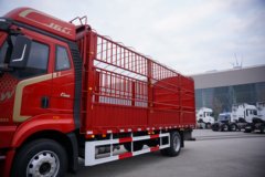 一汽解放J6G 领航版 7.8L柴油 360马力 4X2 一汽解放10档 6.75米排半仓栅式载货车 一汽解放J6G 领航版 7.8L柴油 360马力 4X2 一汽解放10档 6.75米排半仓栅式载货车