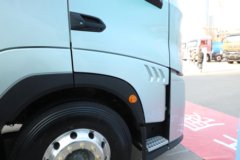 重汽黄河H7 6X4 混合动力牵引车 宁德时代60kWh 重汽黄河H7 6X4 混合动力牵引车 宁德时代60kWh