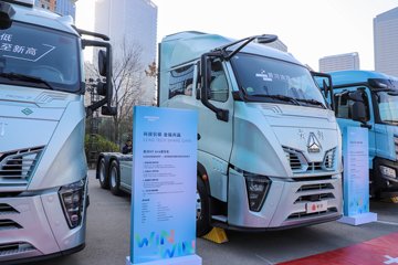 重汽黄河H7 6X4 混合动力牵引车 宁德时代60kWh