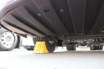 黄河H7&nbsp;电动牵引车底盘图片