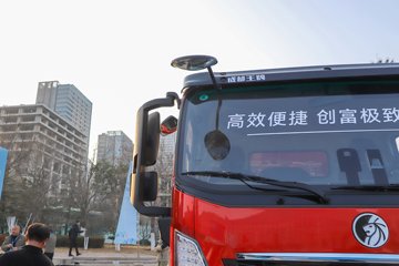 �й������ɶ����ó�V3-X 4.1L���� 200���� 4X2 ��ʿ��8�� 3.8���Ű���ж��ͼƬ