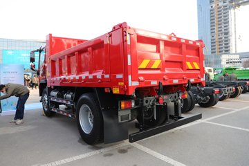 �й������ɶ����ó�V3-X 4.1L���� 200���� 4X2 ��ʿ��8�� 3.8���Ű���ж��ͼƬ
